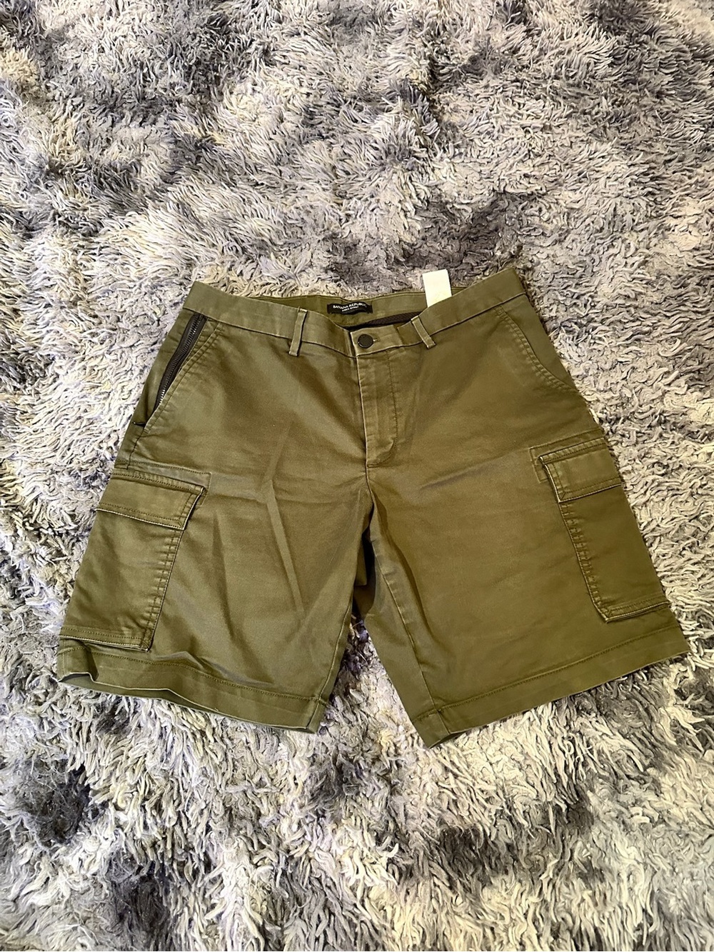 Banana Republic Olive Cargo Shorts with Side Pockets